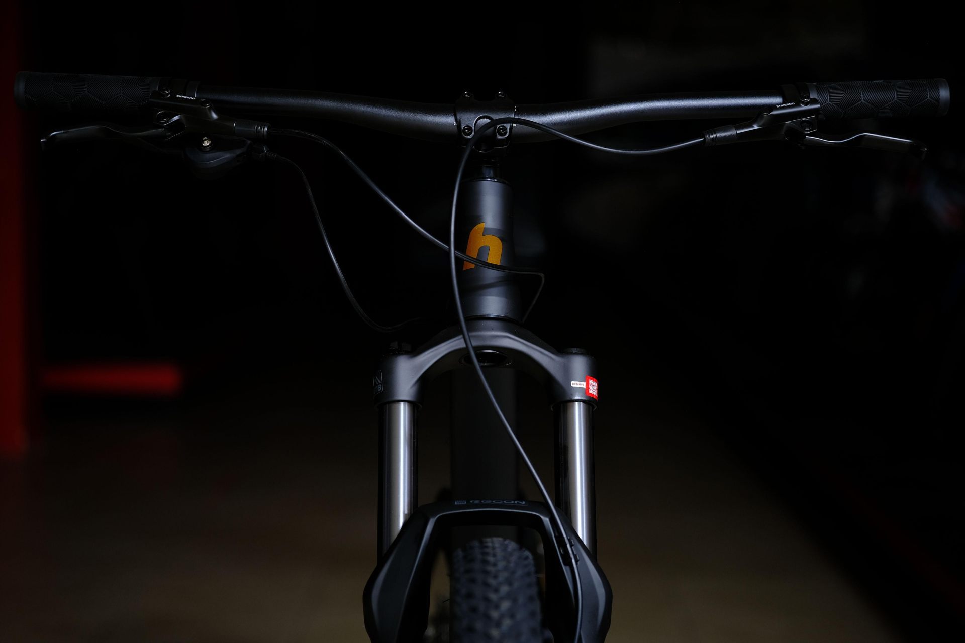 Вилка  RockShox RECON Boost AIR воздушная BOOST 140мм  HOKE FS 300- 27,5 матовый чёрный-коричневый 18